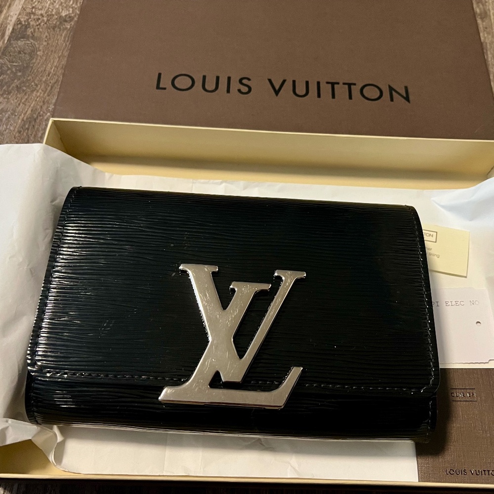 Authentic Louis Vuitton Epi Electric Black Leather Shoulder/clutch “Louise PM”